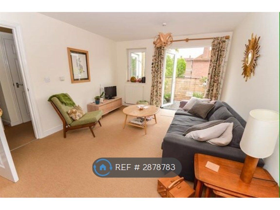 Property photo 2 of 6 Living Room Pic 2 - Sofa An Tv Unit Included