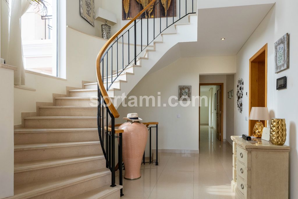 Property photo 2 of 41