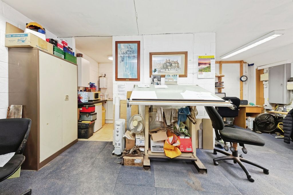 Property photo 3 of 17 Photo