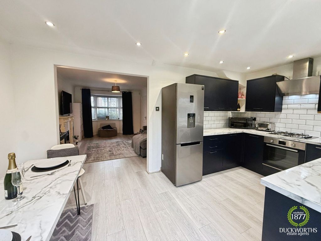 Property photo 2 of 28