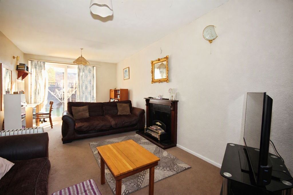 Property photo 2 of 12