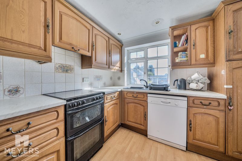 Property photo 3 of 17 Kitchen