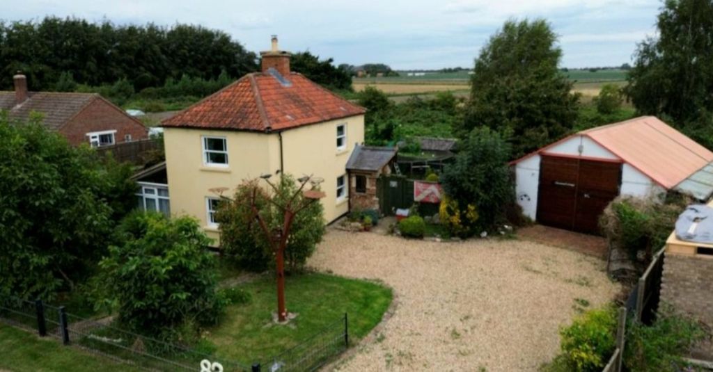 Property photo 2 of 28