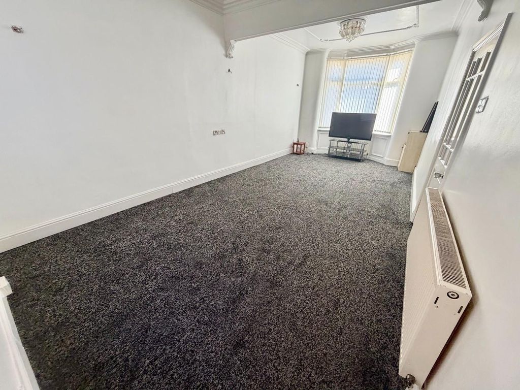 Property photo 2 of 11 Living Room