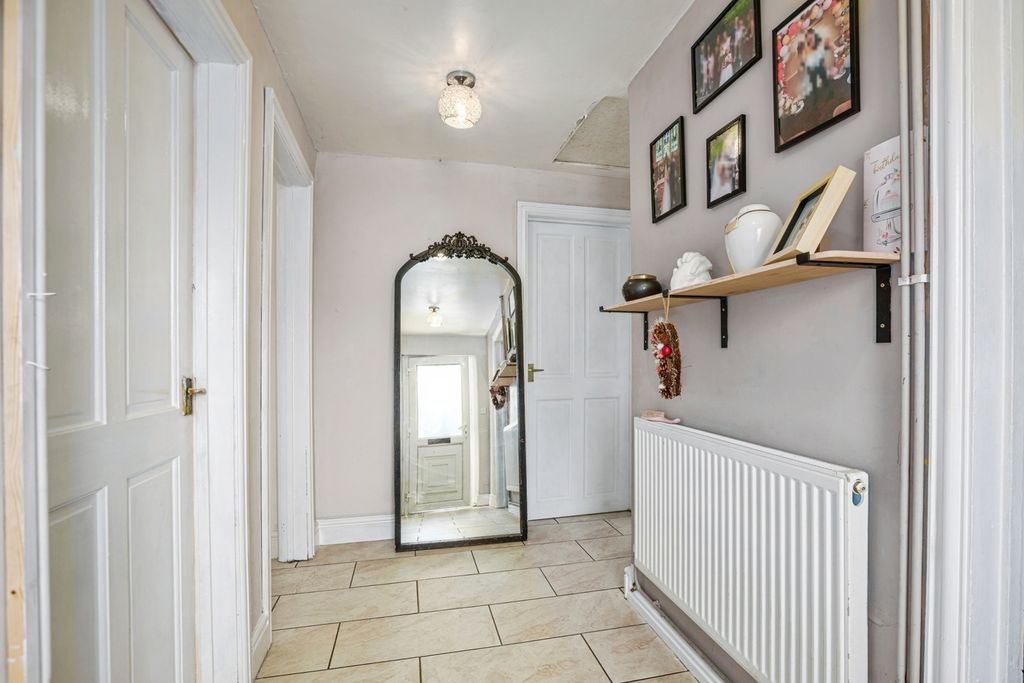 Property photo 3 of 26 Pbox-Img.Jpg