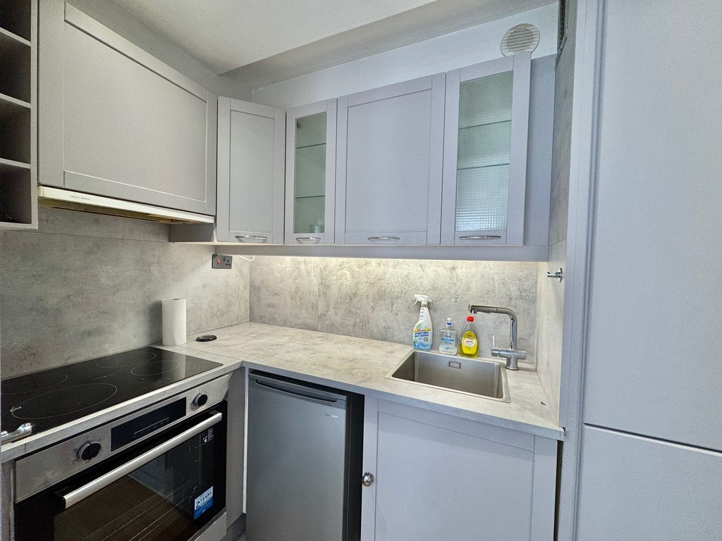 Property photo 3 of 7 Kit New