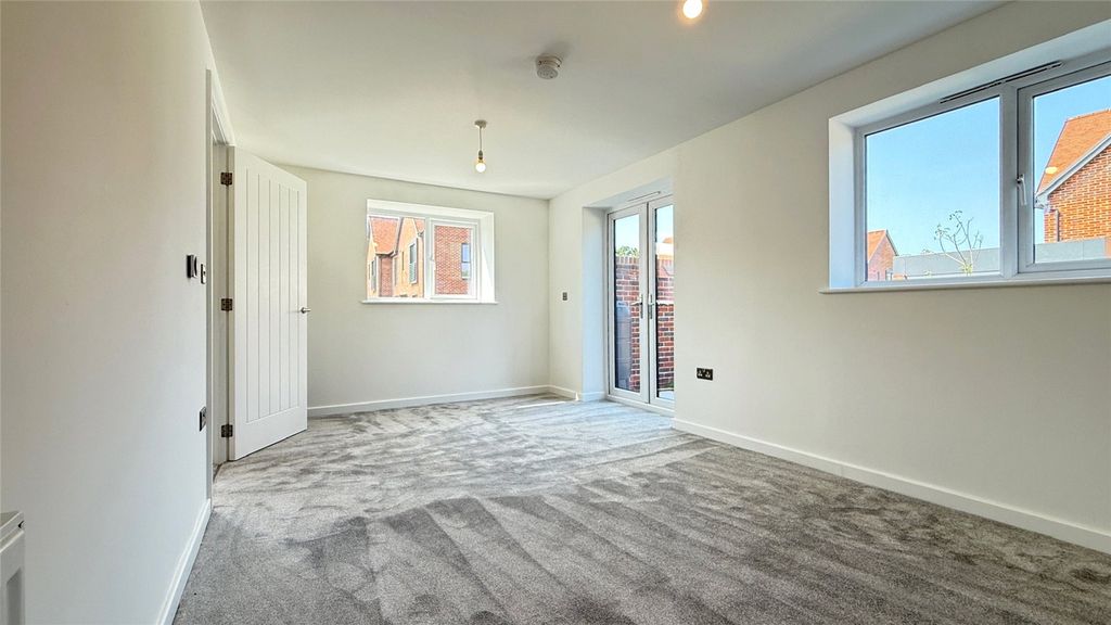 Property photo 2 of 10 Sitting Room