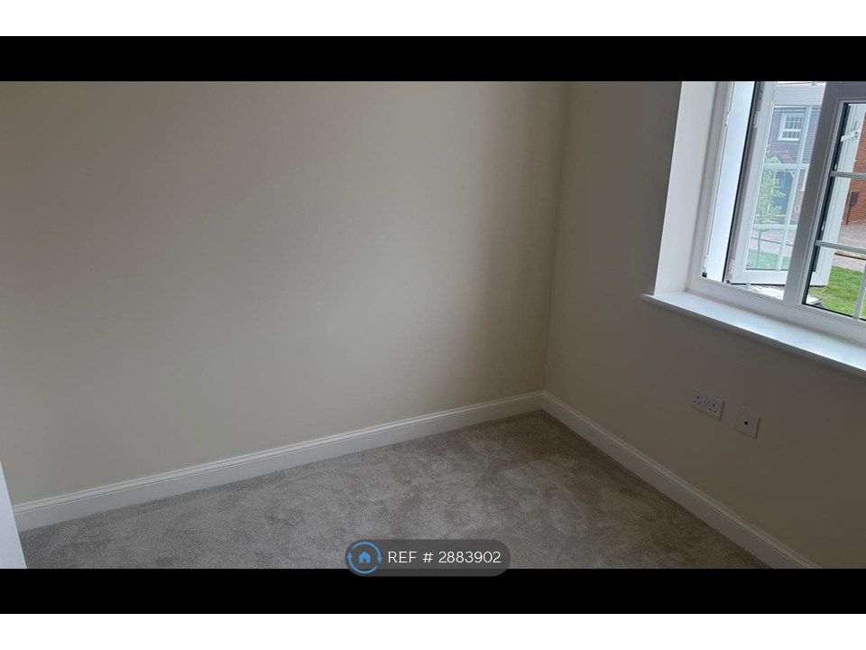 Property photo 3 of 7 Bedroom Space