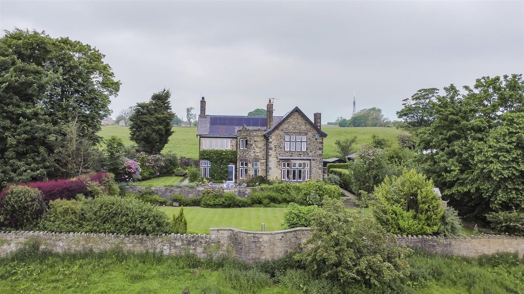 Property photo 1 of 52 33