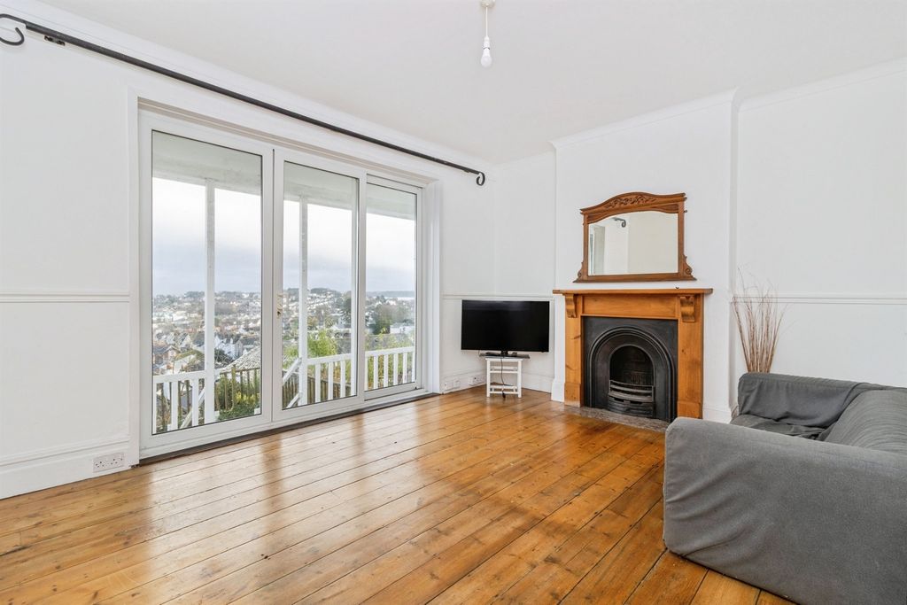 Property photo 3 of 23