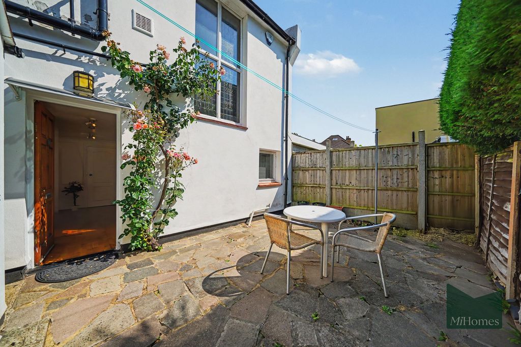 Property photo 2 of 13