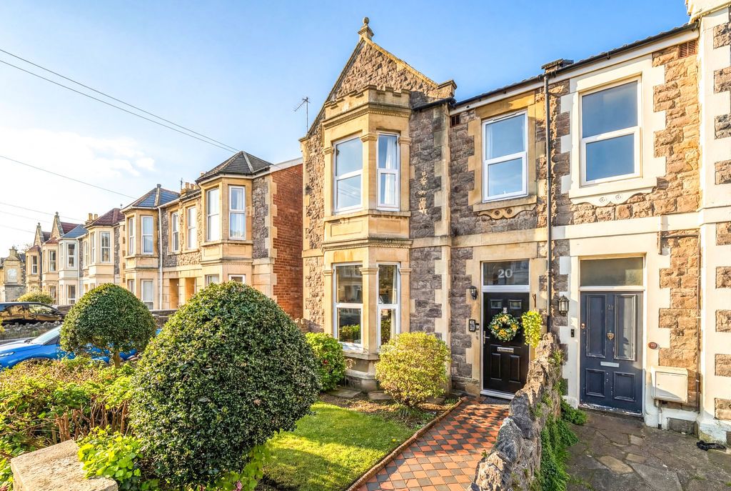 Property photo 1 of 27 Photo 5