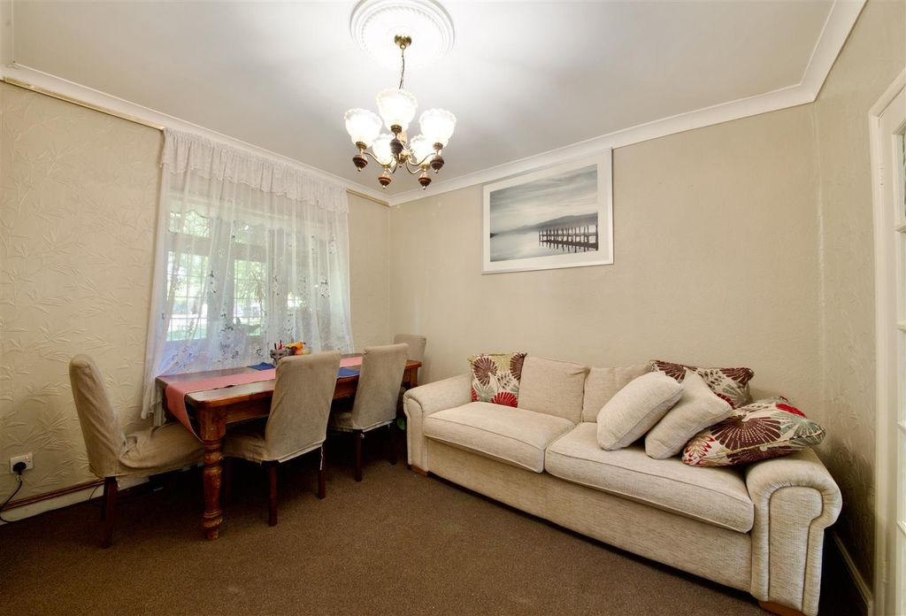 Additional image 6 of 4 bed property for saleWood Lane, Dagenham RM8