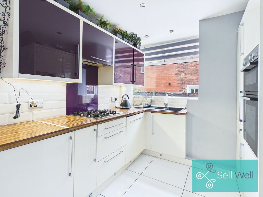 Property photo 2 of 18 Kitchen