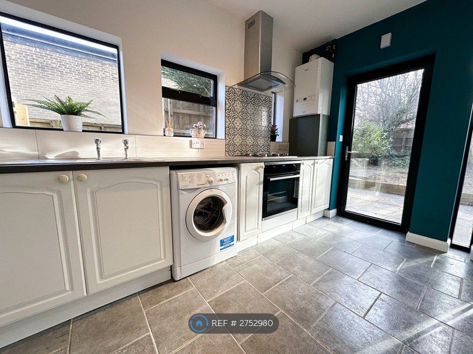 Property photo 2 of 14 Kitchen