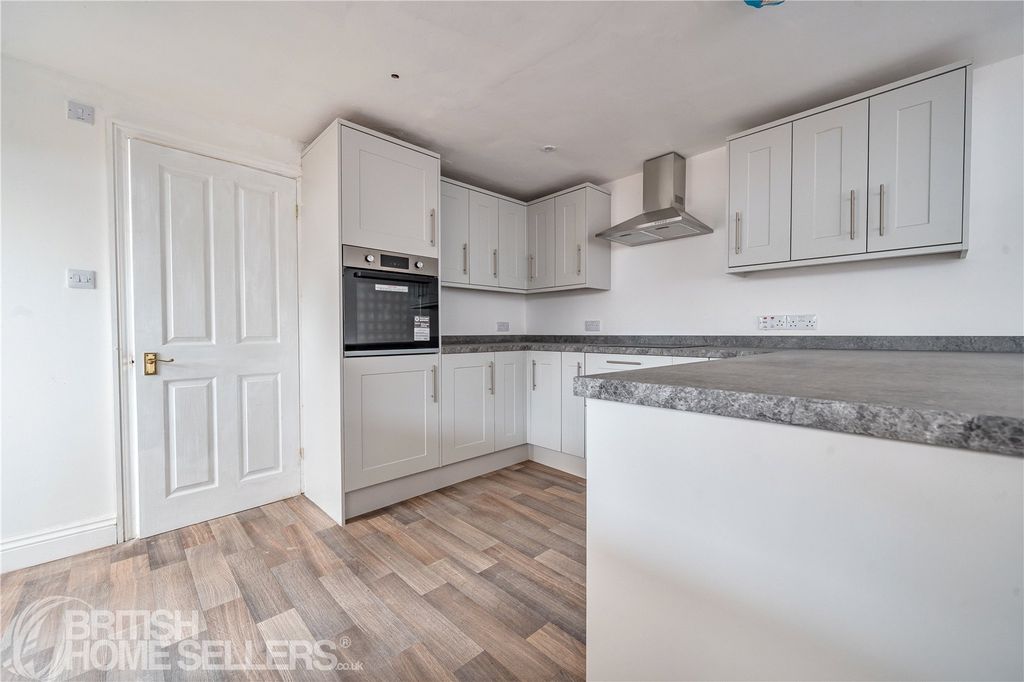 Property photo 2 of 21 Picture No. 16