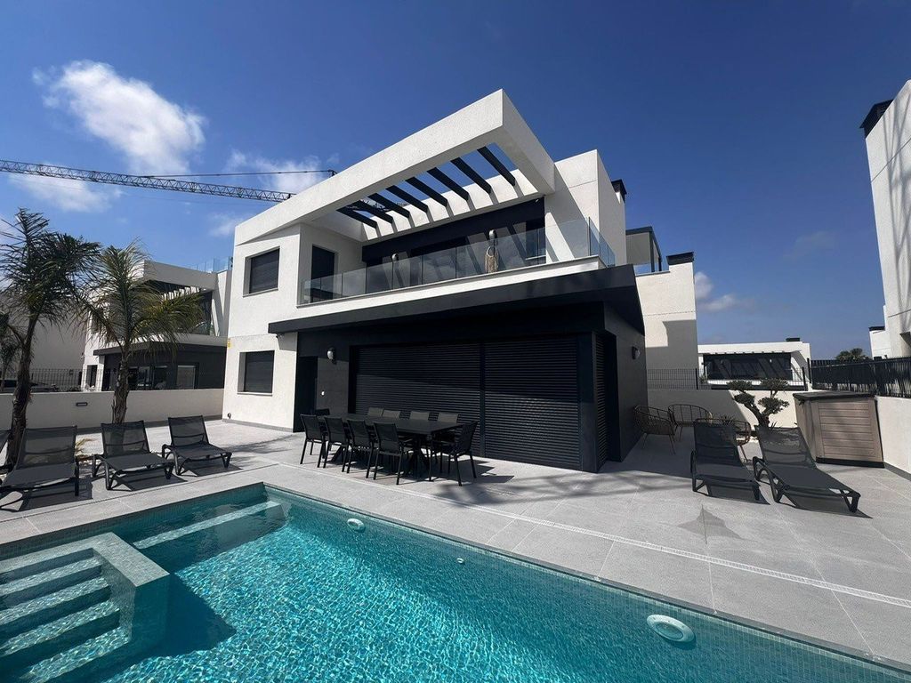 Property photo 1 of 35