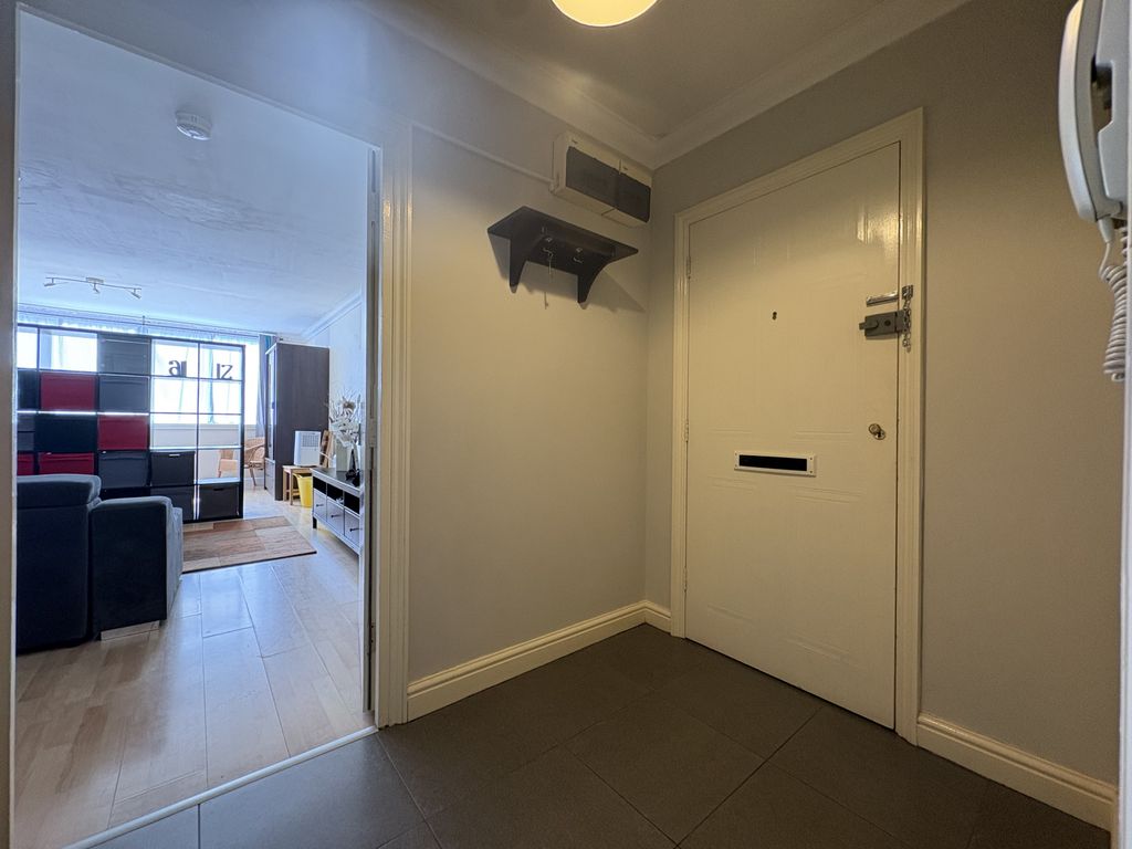 Property photo 3 of 9 Gallery