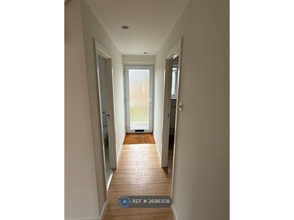 Property photo 3 of 4 Hallway