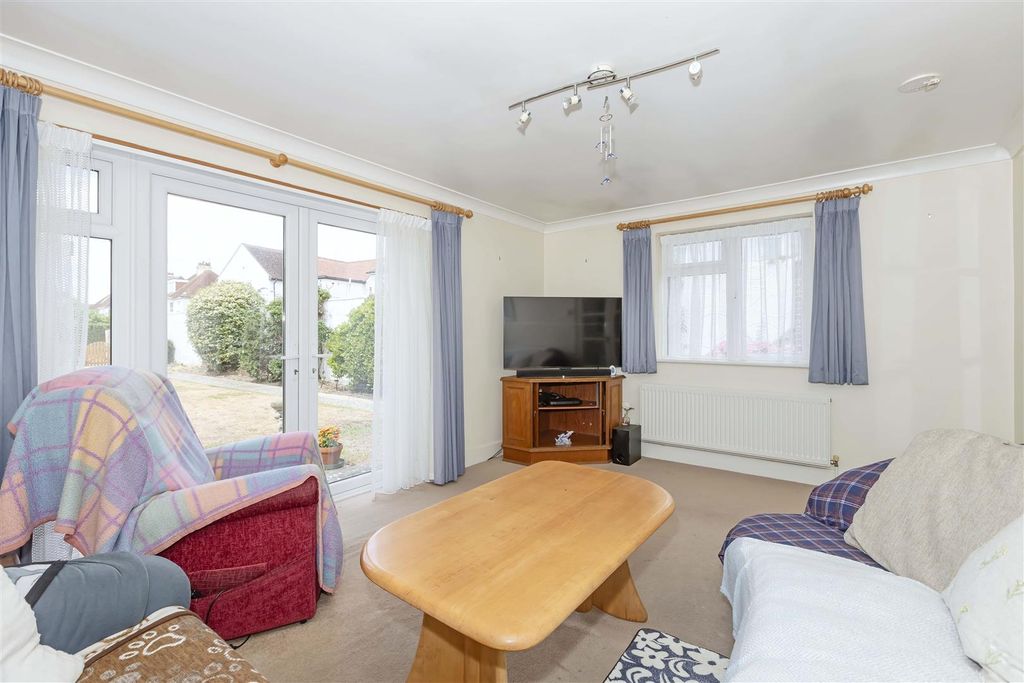 Property photo 2 of 11 Brougham Rd_2.Jpg