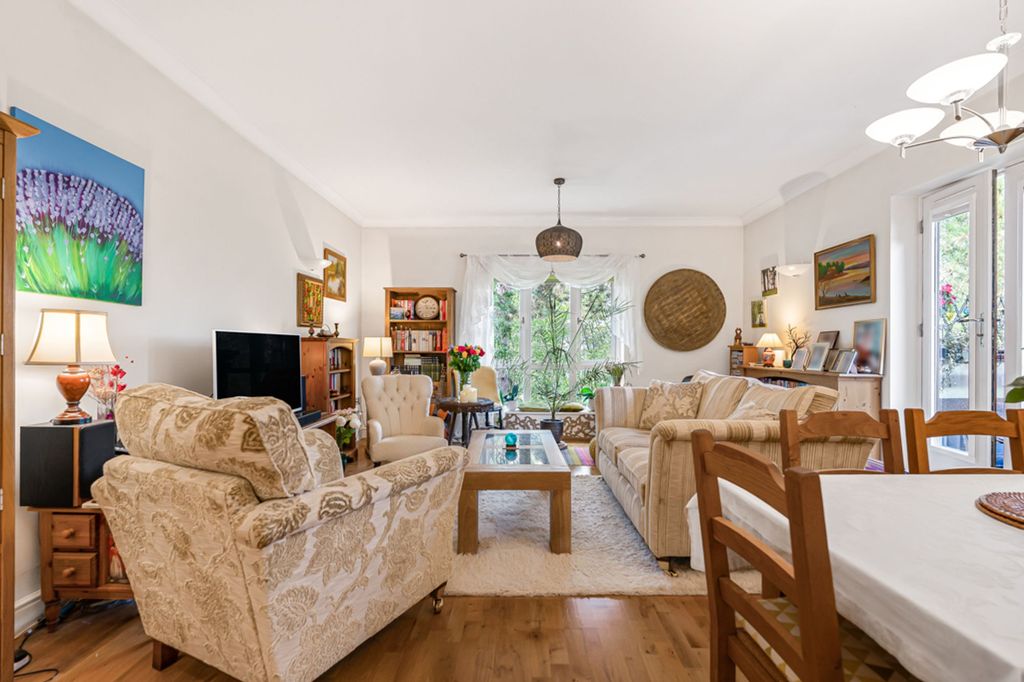 Property photo 3 of 32