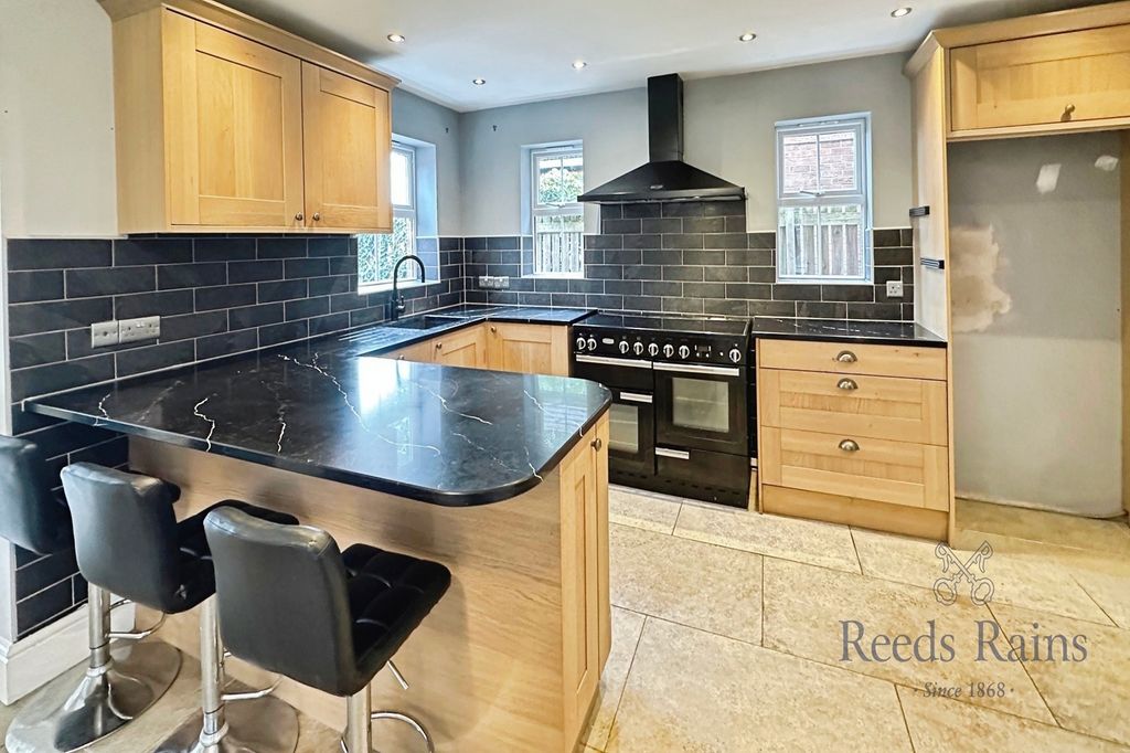 Property photo 2 of 29 Kitchen