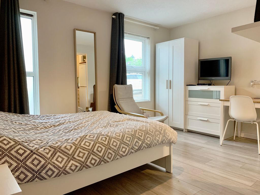 Property photo 2 of 6 Photo 01