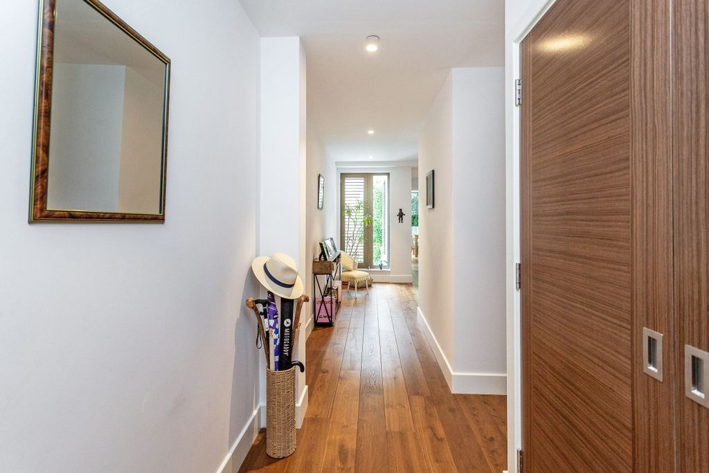 Property photo 3 of 29 Entrance Hall A