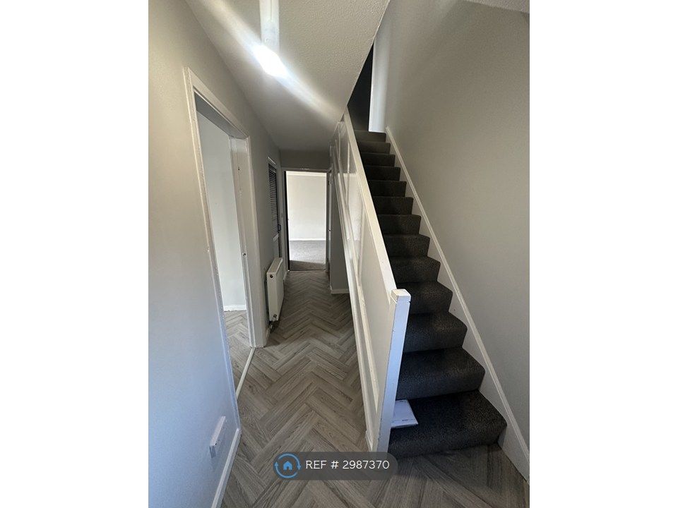 Property photo 2 of 18 Entrance