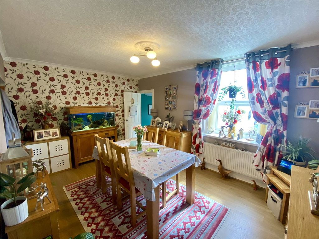 Property photo 2 of 16 Picture No. 11