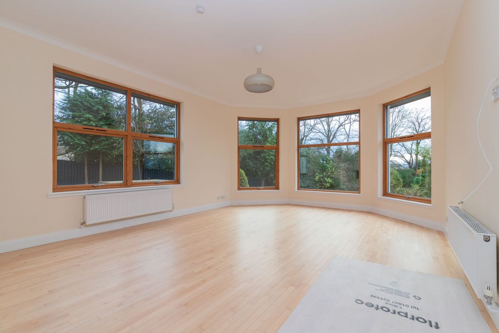 Property photo 3 of 41 Lounge