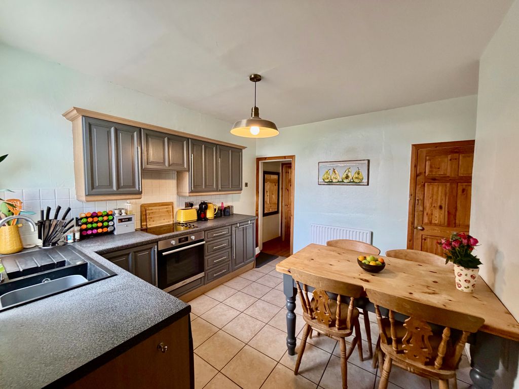 Property photo 3 of 18 Img_4010