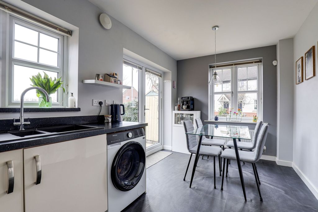 Property photo 3 of 25 Kitchen