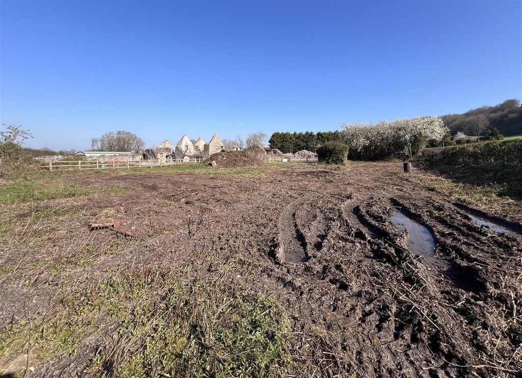 Property photo 2 of 12 2 - Land For Auction, Hallen.Jpg