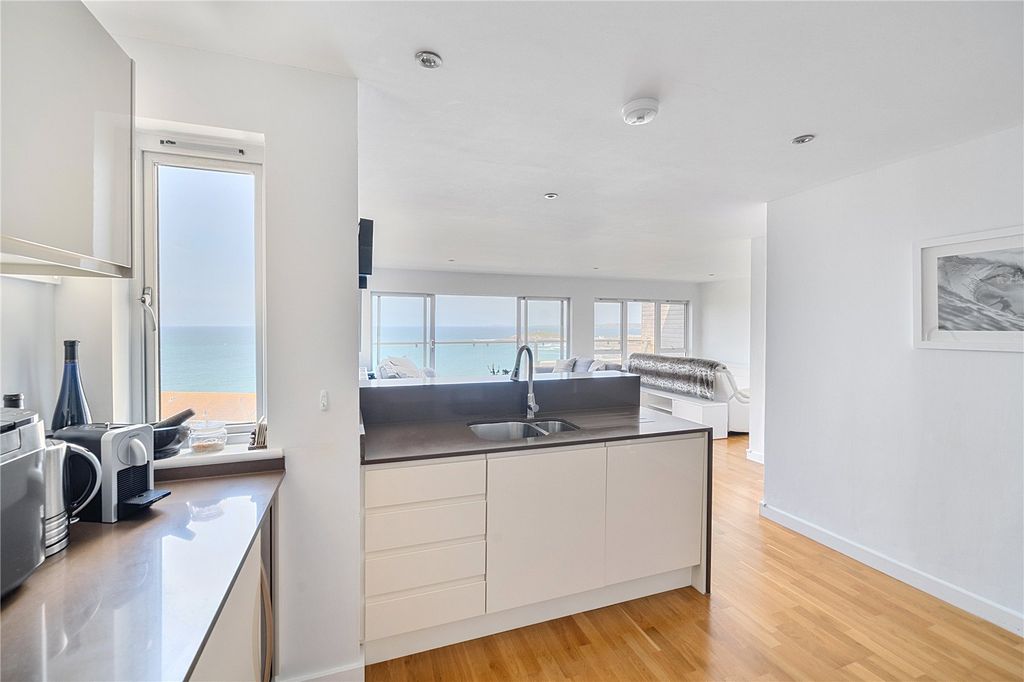 Property photo 3 of 16 Kitchen