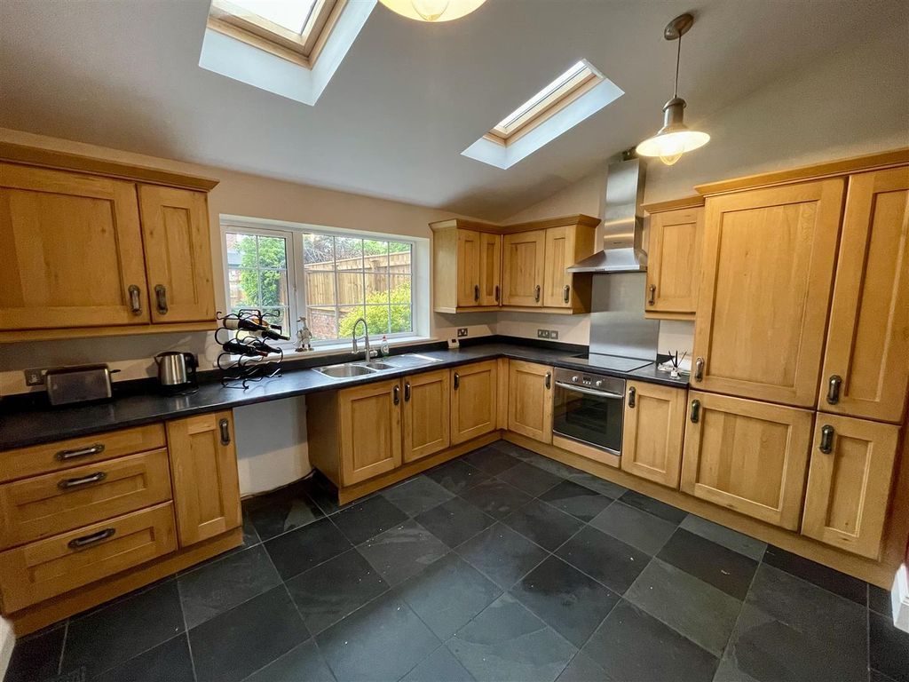 Property photo 2 of 18 Kitchen