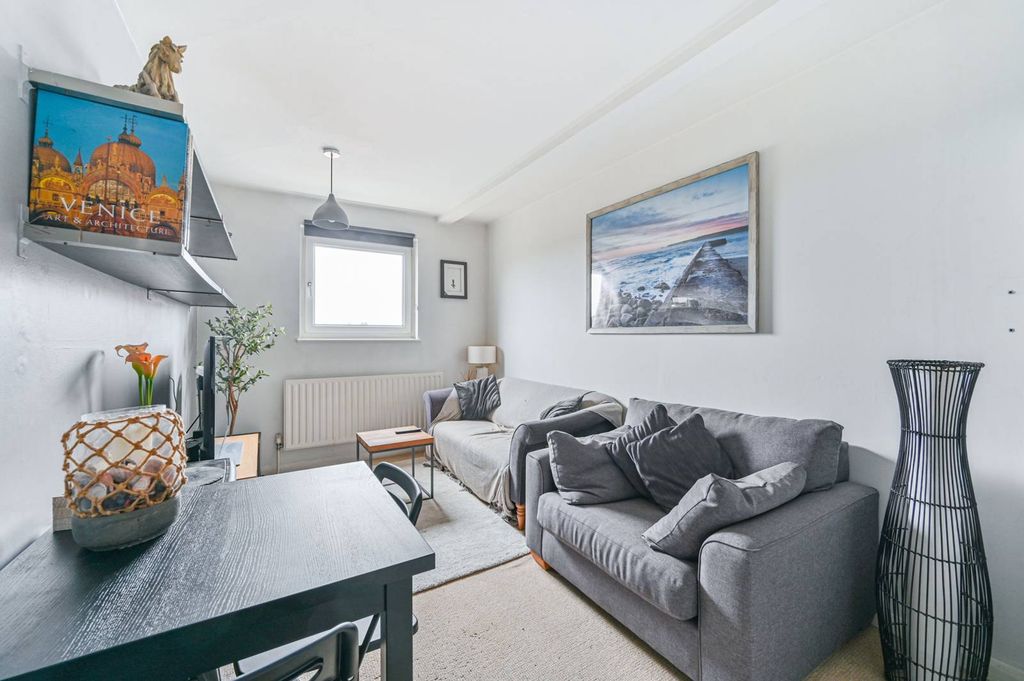 Property photo 2 of 5