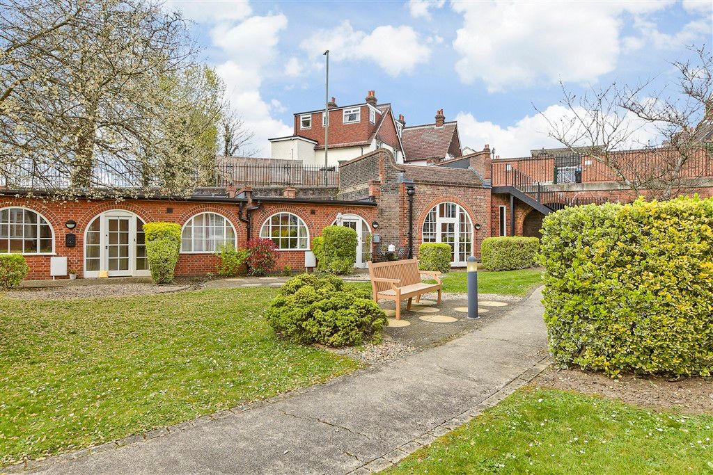 Property photo 3 of 3 Communal Gardens