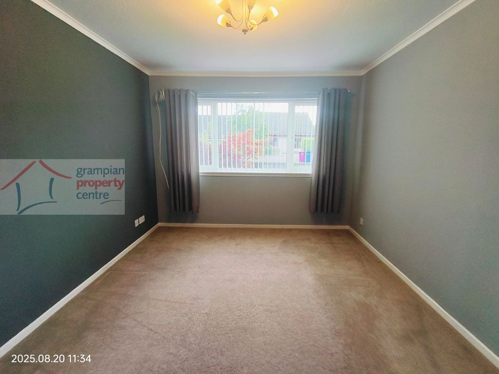 Property photo 3 of 16 Lounge