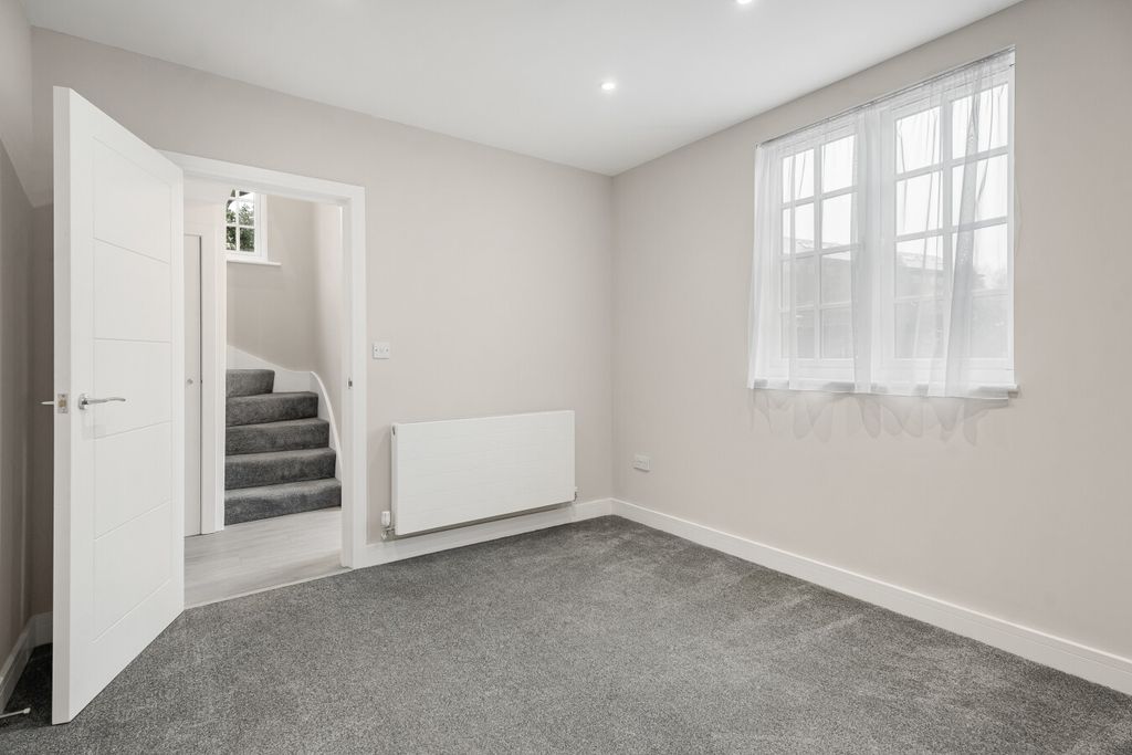 Property photo 3 of 7 Photo 2