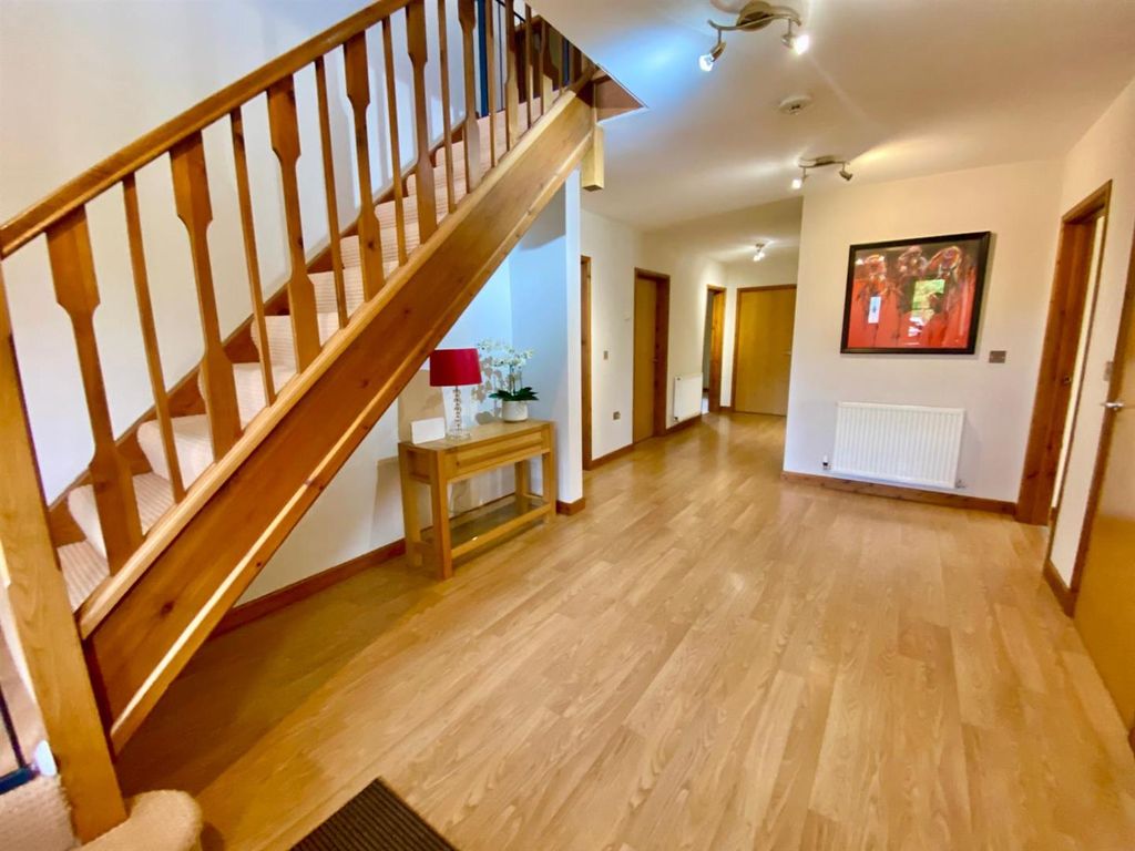 Property photo 3 of 34