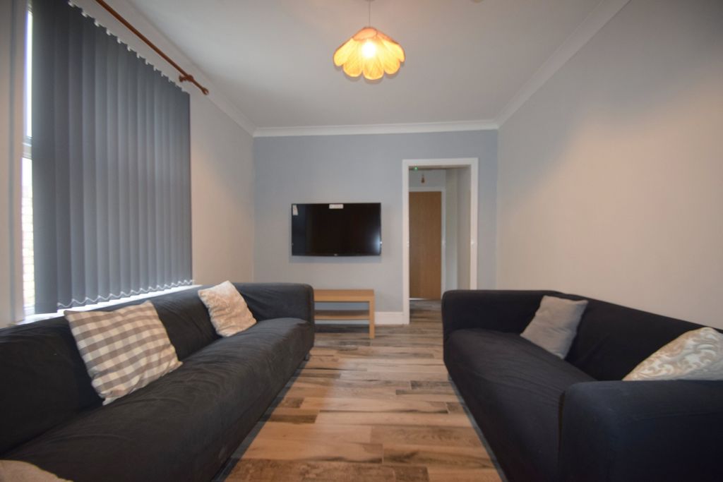 Property photo 1 of 14 Photo 4