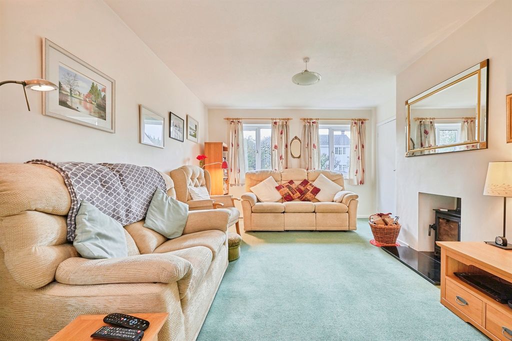 Property photo 2 of 17