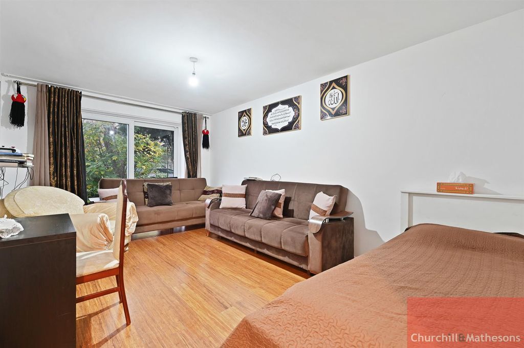 Property photo 2 of 6