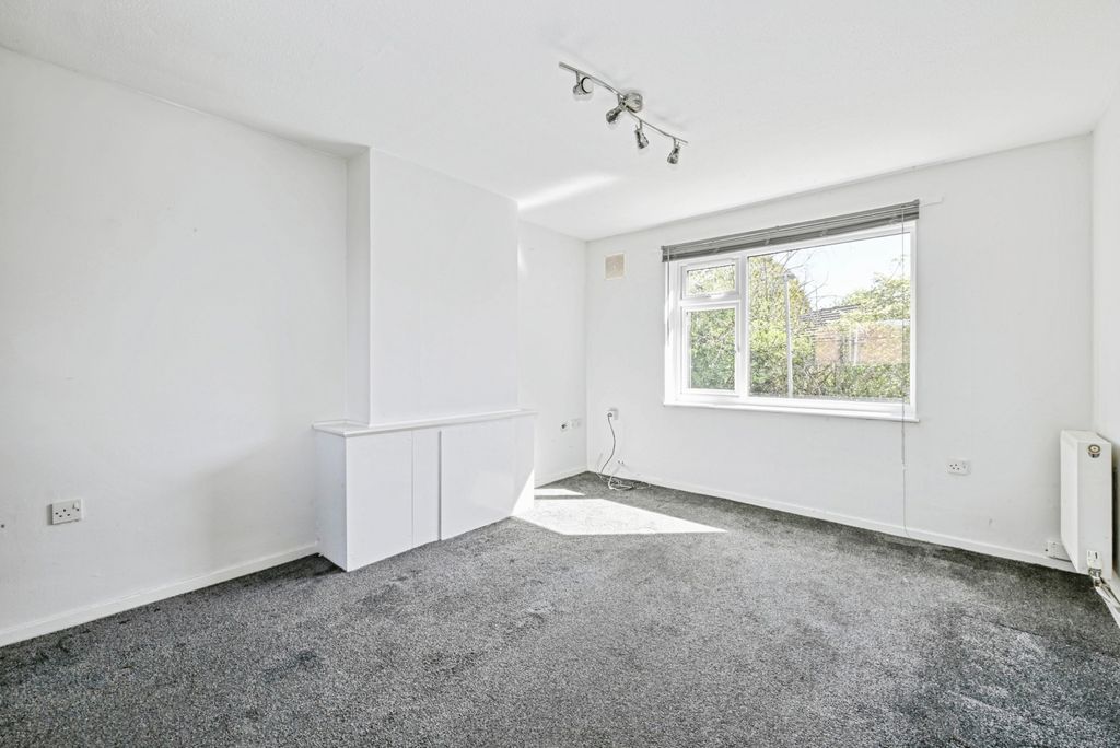 Property photo 3 of 17 Pbox-Img.Jpg