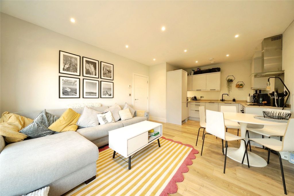 Property photo 3 of 12 Picture No. 02