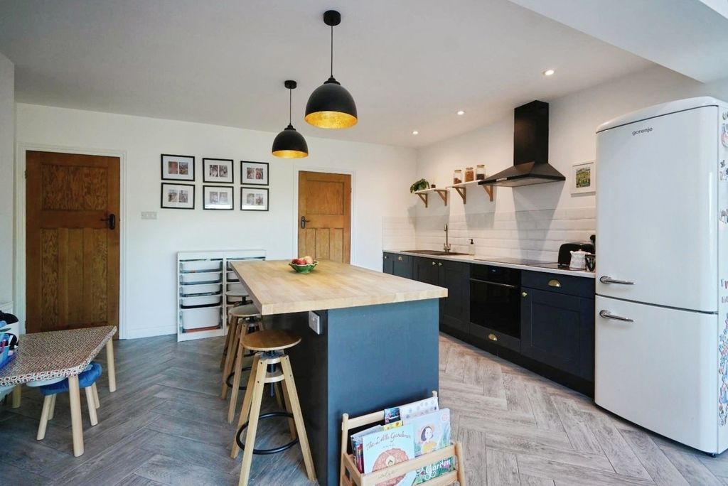Property photo 2 of 19 Pbox-Img.Jpg