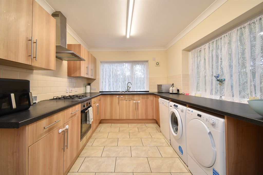 Property photo 2 of 17 Kitchen