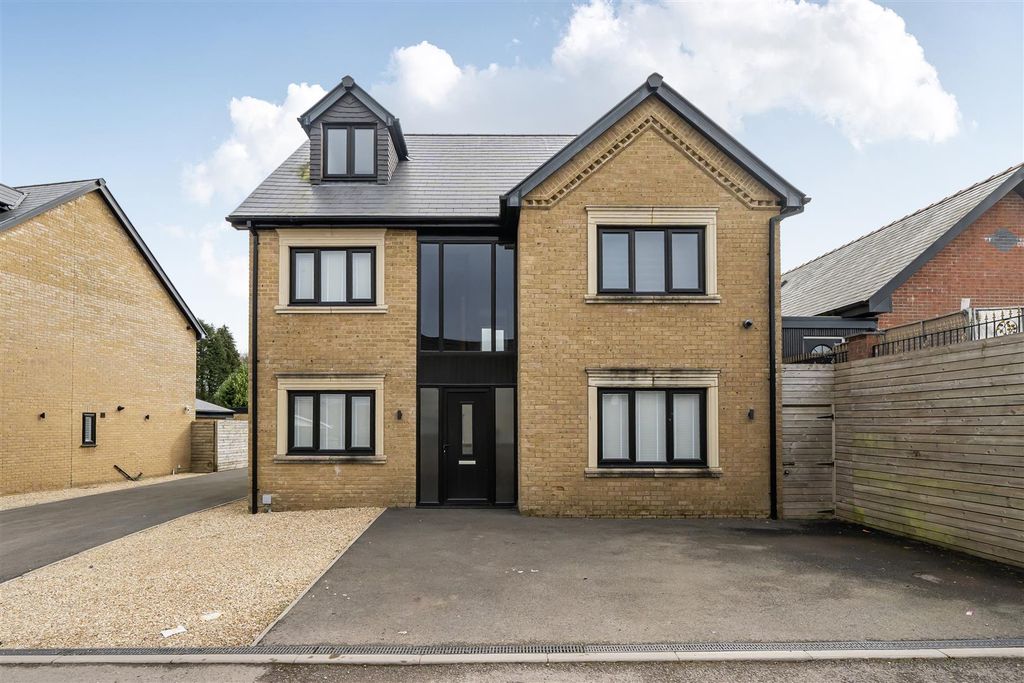 Property photo 1 of 45