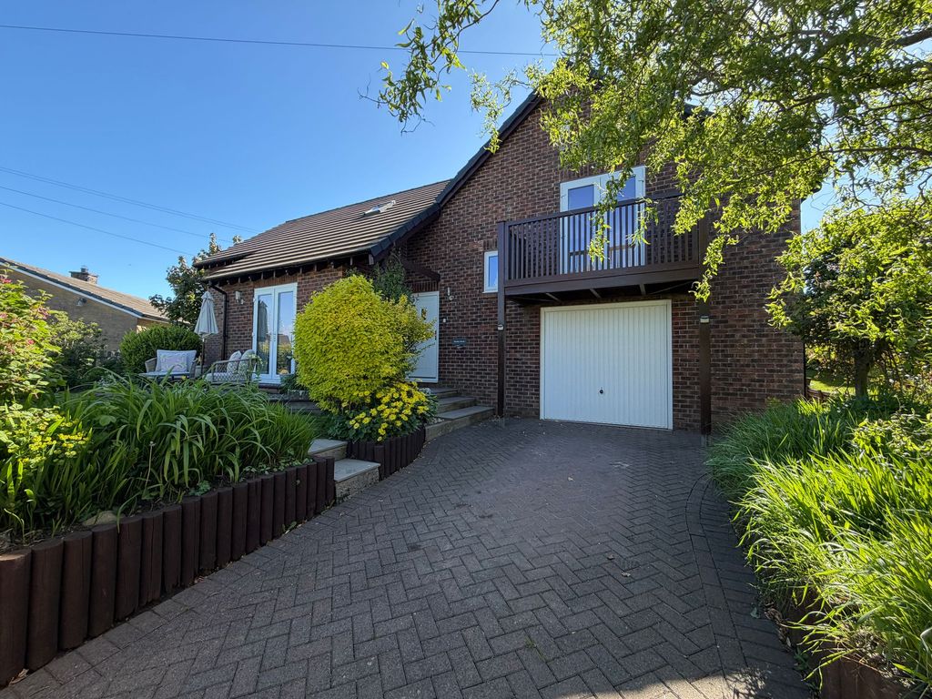 Property photo 1 of 26 Bushy Bank